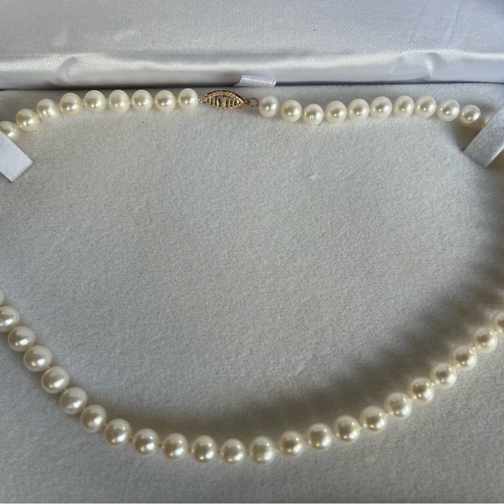 Elegant Pearl Necklace